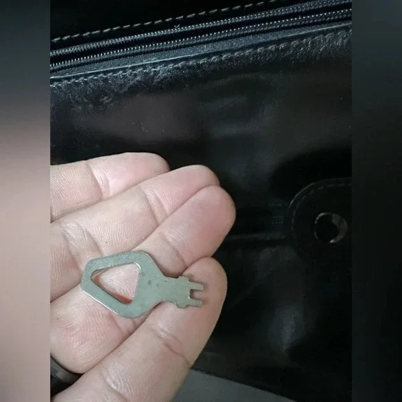 RARE Vintage Ottino Firenze Black Leather Shoulder Bag Lock & Key Made in Italy - Picture 5 of 11